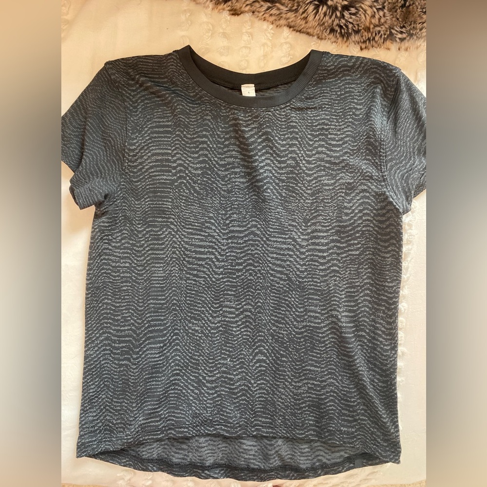 Lululemon short sleeve with black patterning